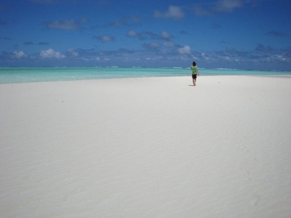 Simon on Honeymoon Island, Aitutaki