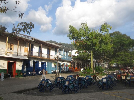 Jardin's Plaza, Colombia