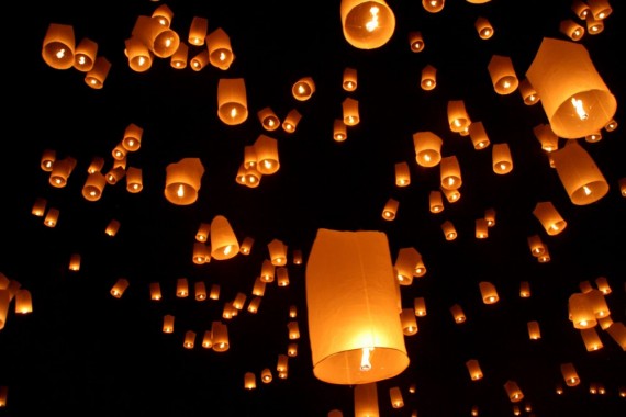 Release of lanterns at Yee Peng