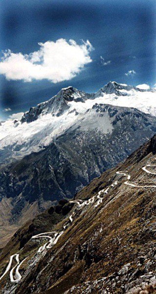 The heart stopping road to Vaqueria, Cordillera Blanca