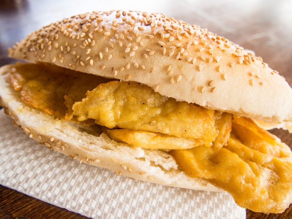 Pane con panelle, chickpea fritter sandwich