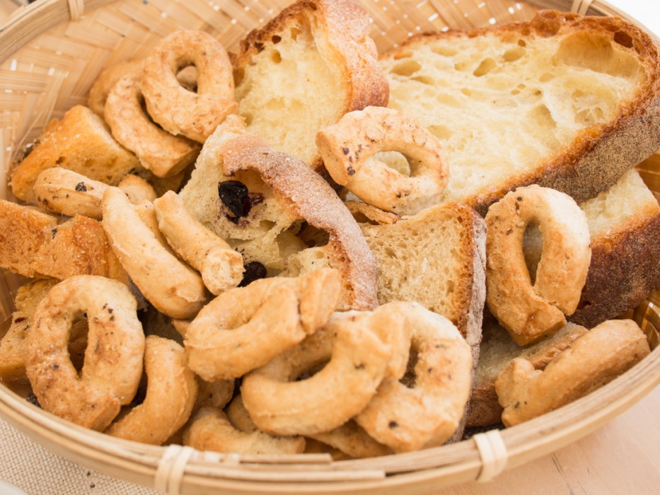 Bread basket with taralli