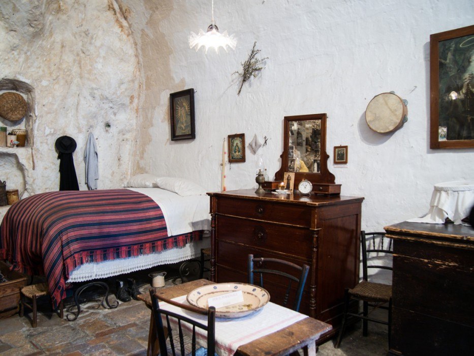 Casa Grotta di Vico Solitario cave house in Matera, Italy