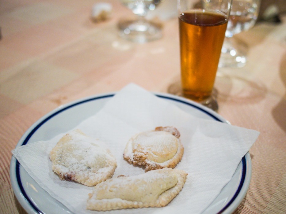 Malvasia and almond pastries