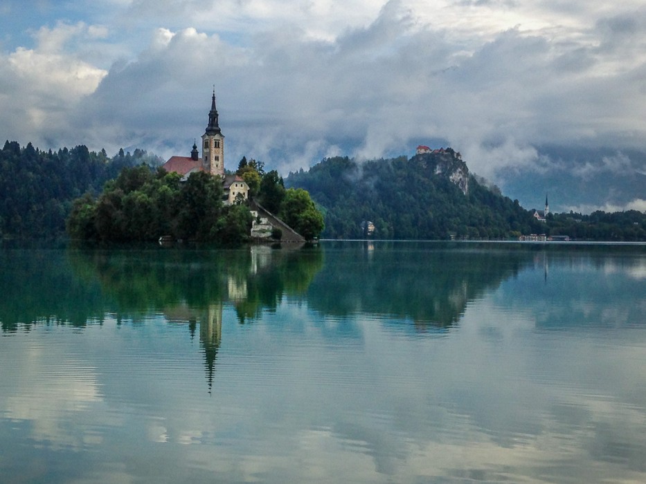 Running while travelling - Lake Bled 