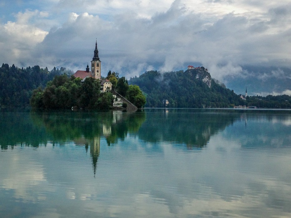 Running while travelling - Lake Bled