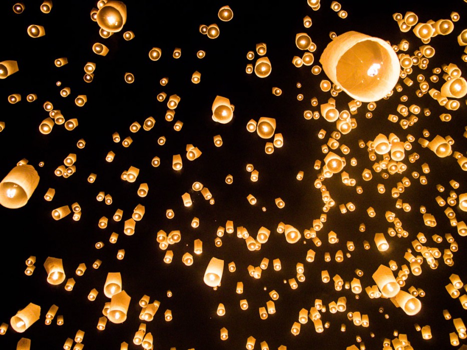 Mass lantern release during Yi Peng, Chiang Mai, Thailand