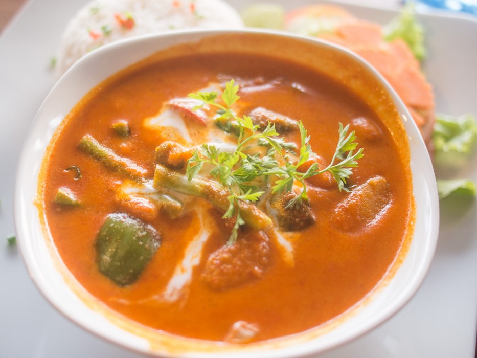 Vegetarian red curry at Rikitikitavi in Kampot
