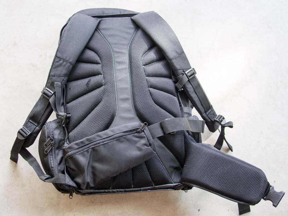 Tortuga backpack review: the back angle