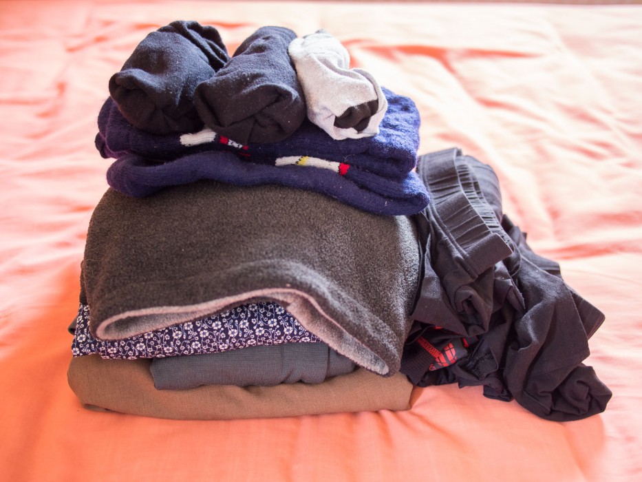 How to use packing cubes to save space -All Simon's clothes