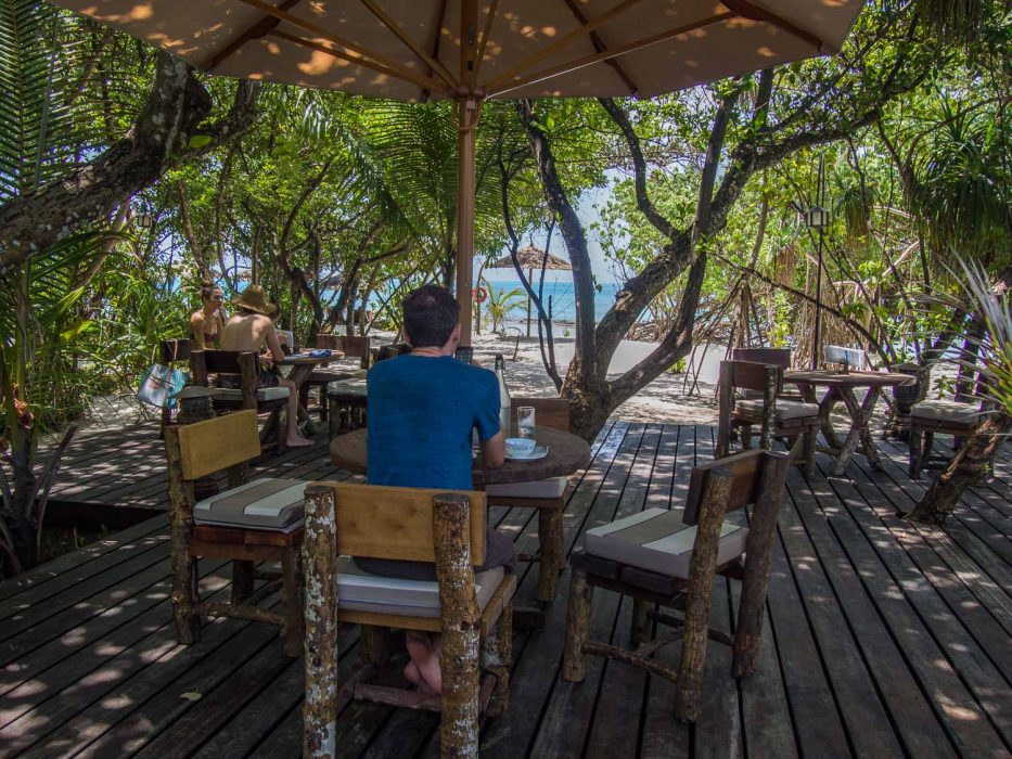 Reethi Beach Resort review: Alifaan pool bar