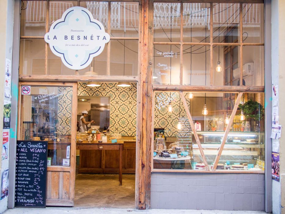 Vegan bakery La Besneta in Gracia, Barcelona