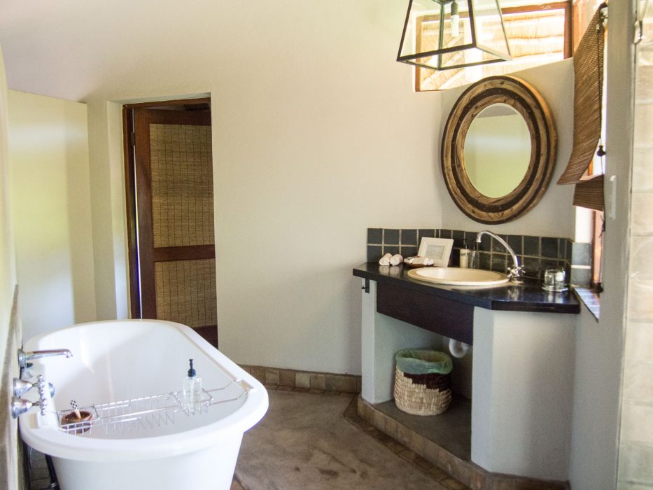 Klaserie Sands River Camp Review - honeymoon suite bathroom
