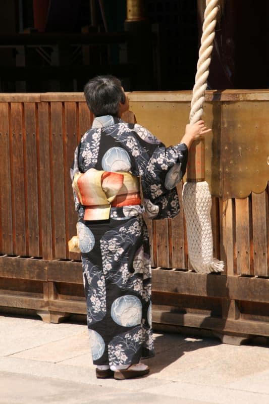 Woman in kimono at Yasaka Shrine