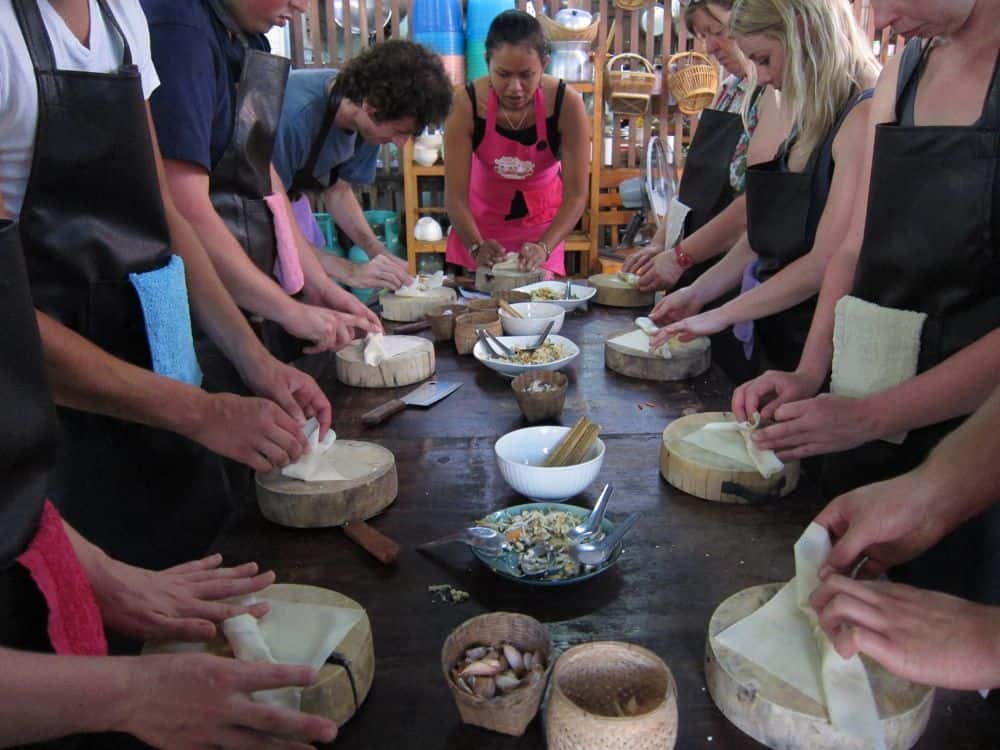 Rolling spring rolls Rolling spring rolls