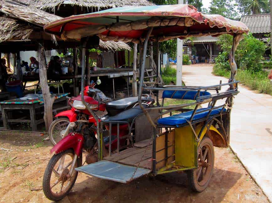 Motorbike taxi with sidecar