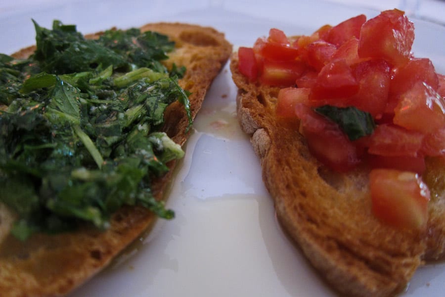 Tomato and rocket bruschetta