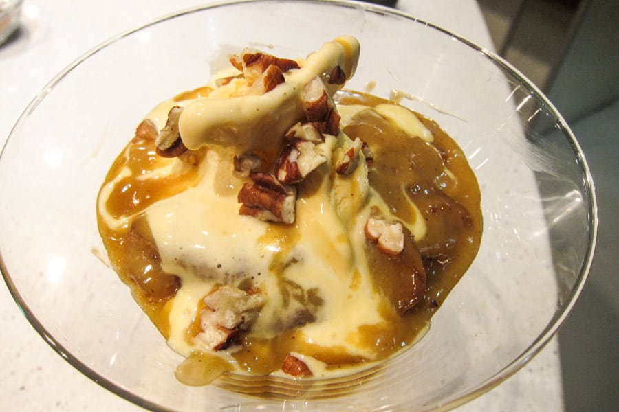 Bananas in creamy Rompope sauce