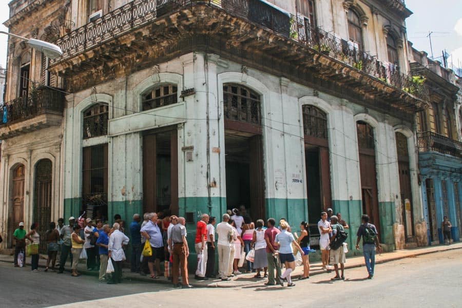 Shop queues in Havana