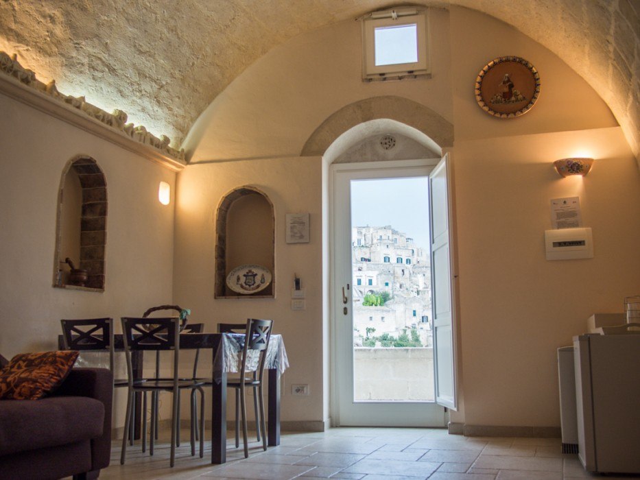 B&B La Corte dei Pastori review, a cave hotel in Matera, Italy