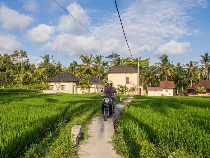 How to rent a house in Ubud, Bali - the path to our house