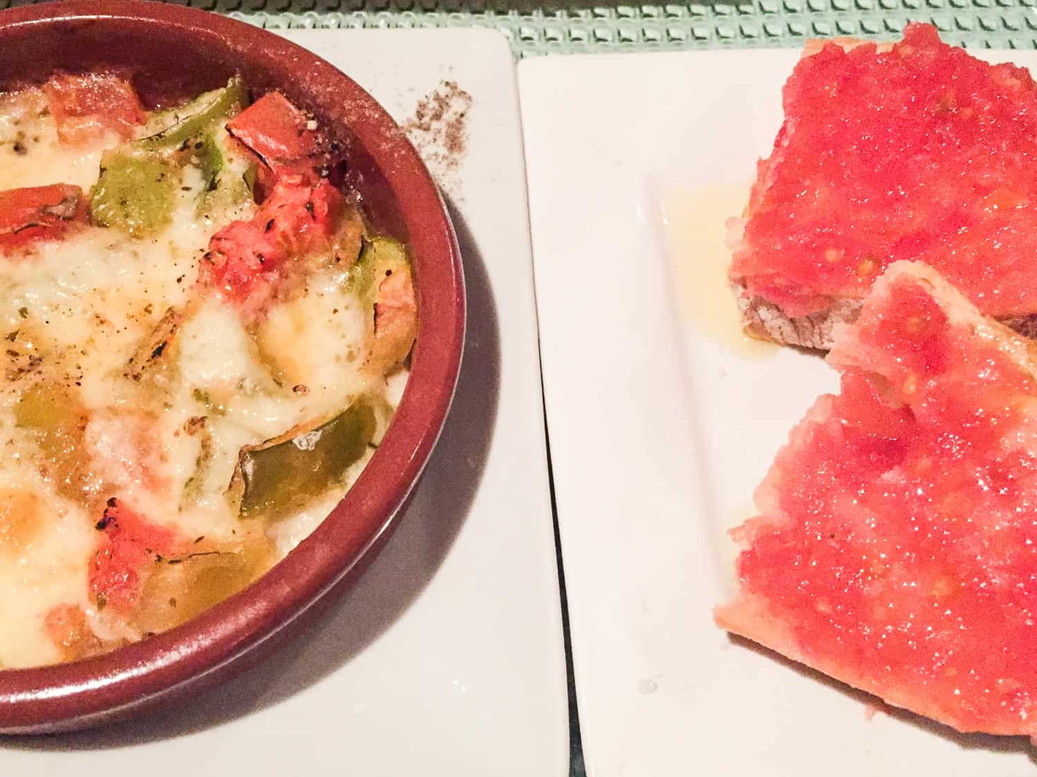 Provolone with tomatoes and Pa amb tomàquet, Sesamo restaurant, Barcelona