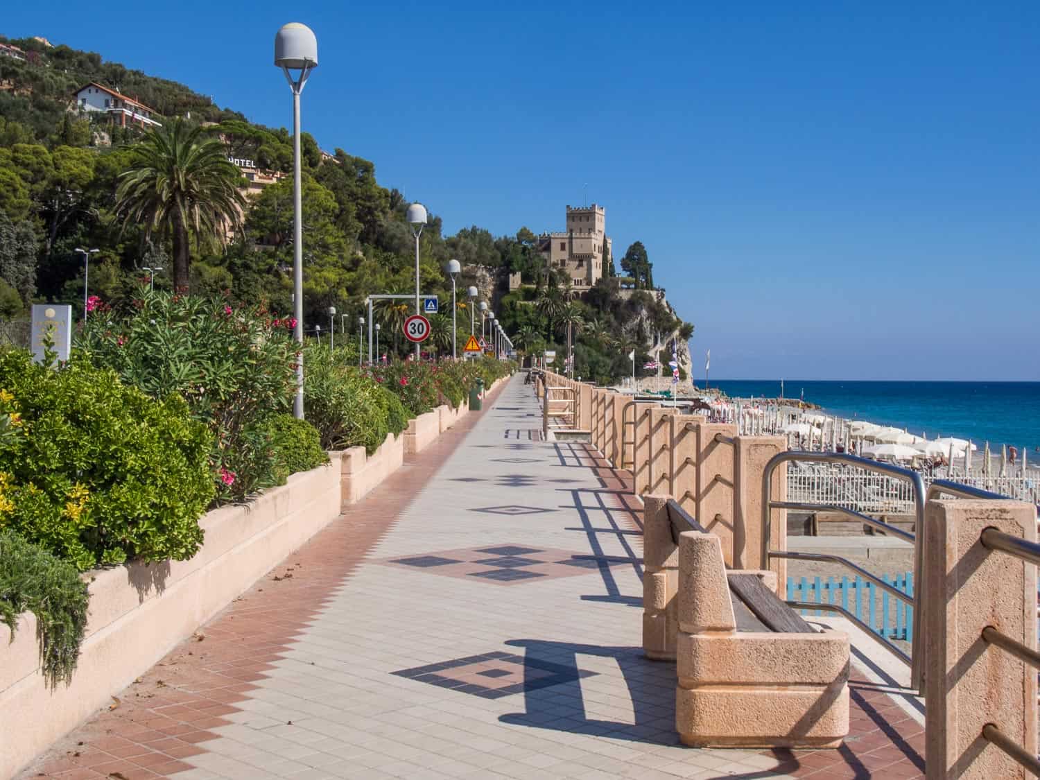 Finale Ligure promenade