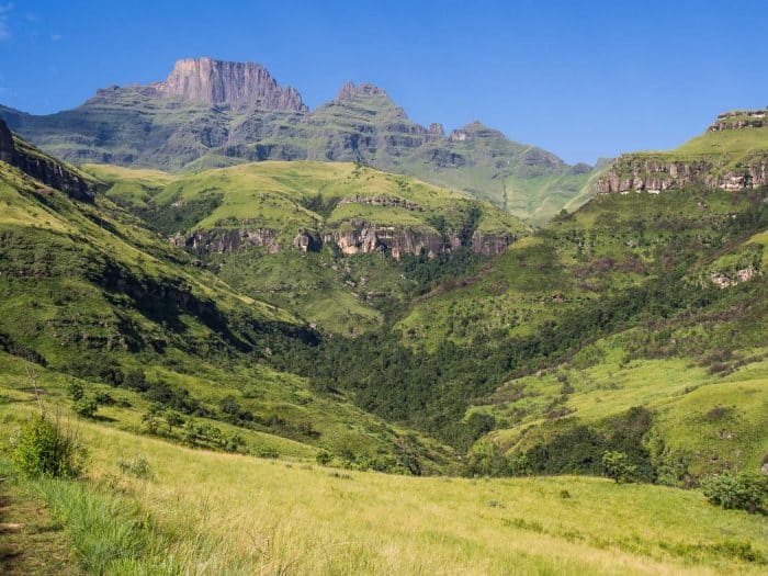 The Drakenberg mountains, one of the highlights of our South Africa road trip from Johannesburg to Cape Town