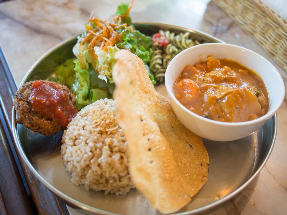 Curry lunch set at Nagi Shokudo vegan restaurant in Tokyo, Japan