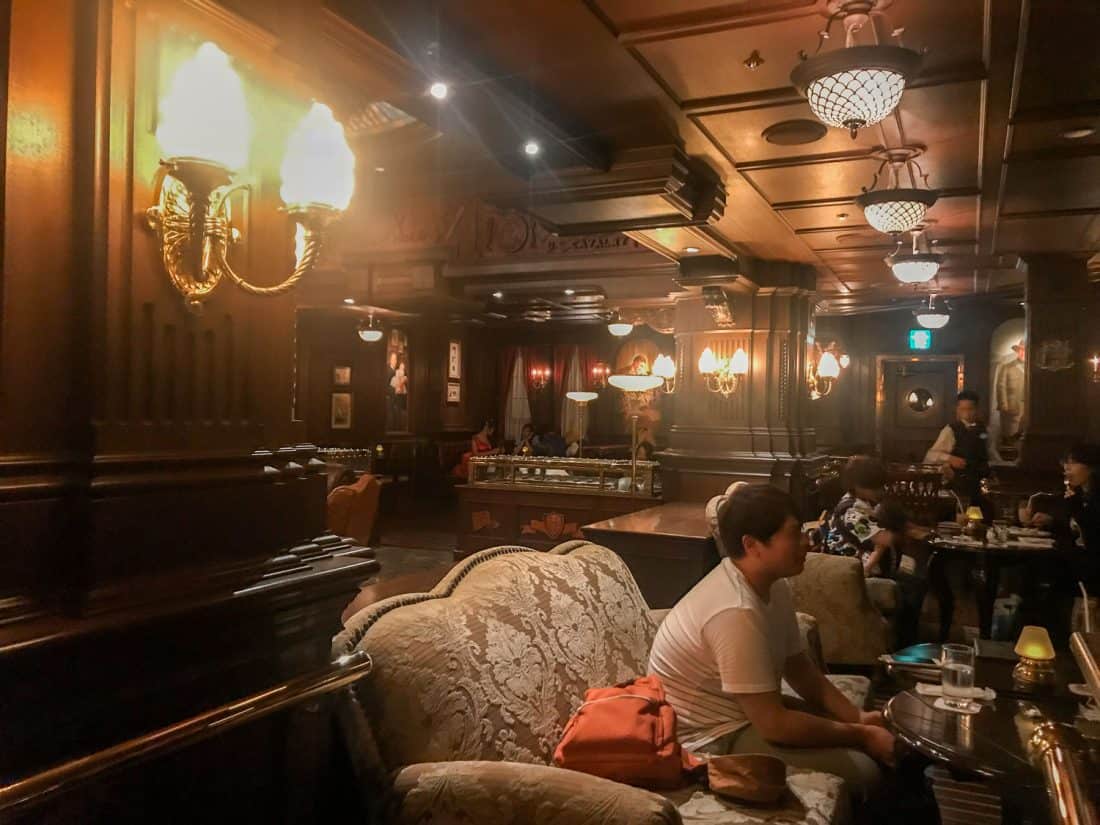 The Teddy Roosevelt Lounge, the best Tokyo Disneysea bar