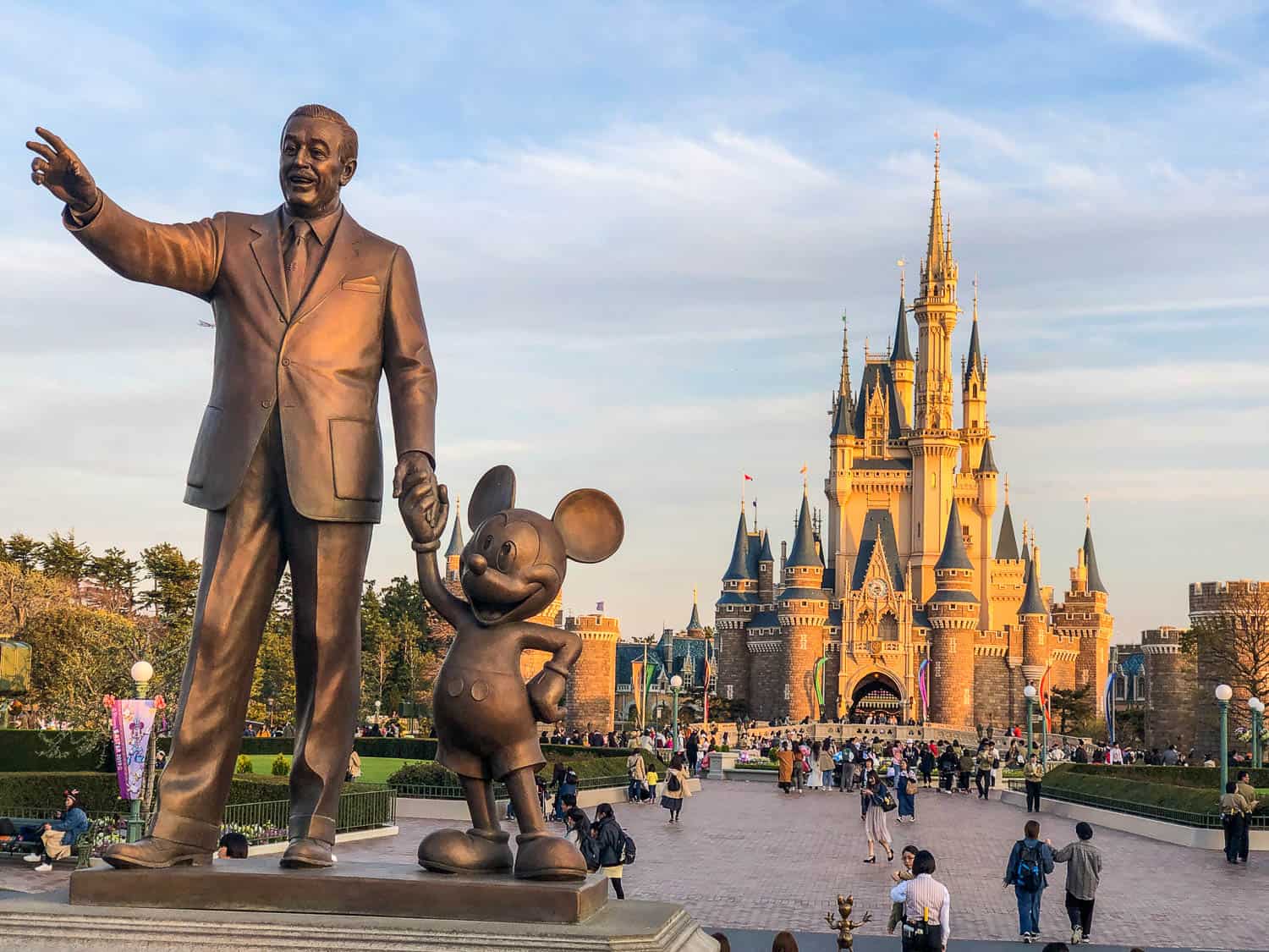 14 Best Tokyo Disneyland Rides For Adults