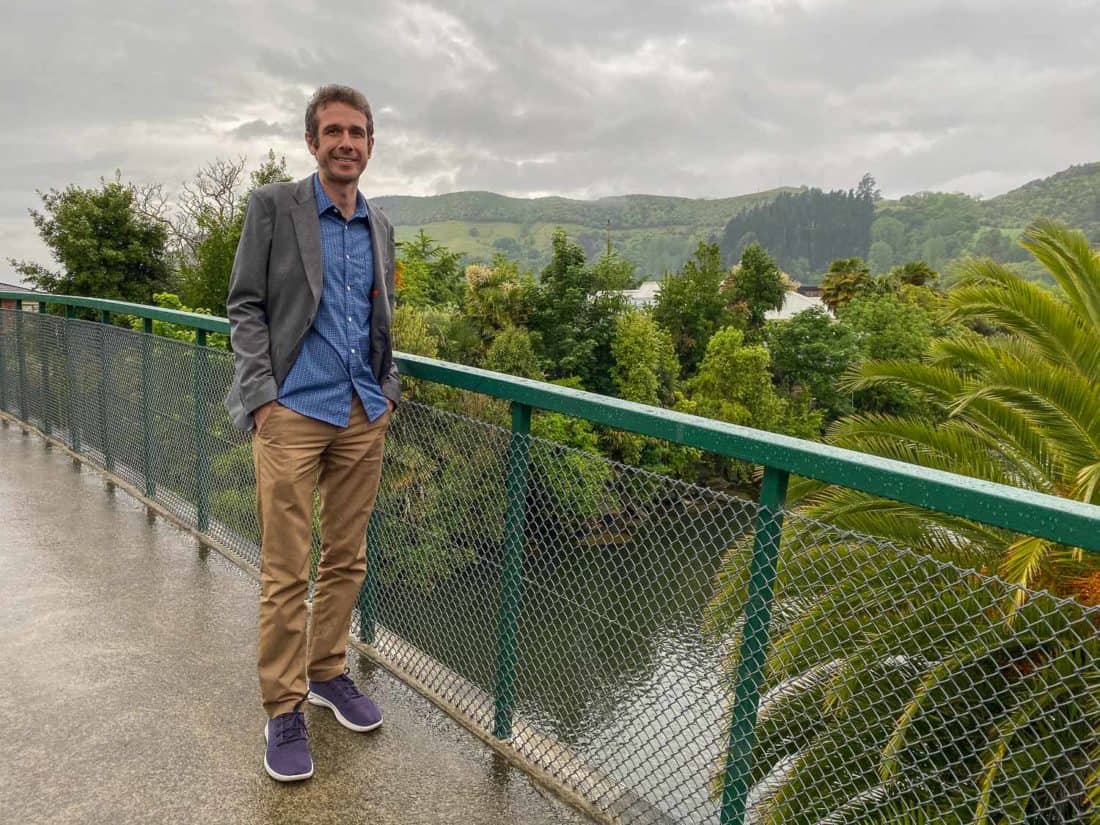 Simon's smart-casual look with his Allbirds Tree Runners paired with Bluffworks blazer, shirt and pants.