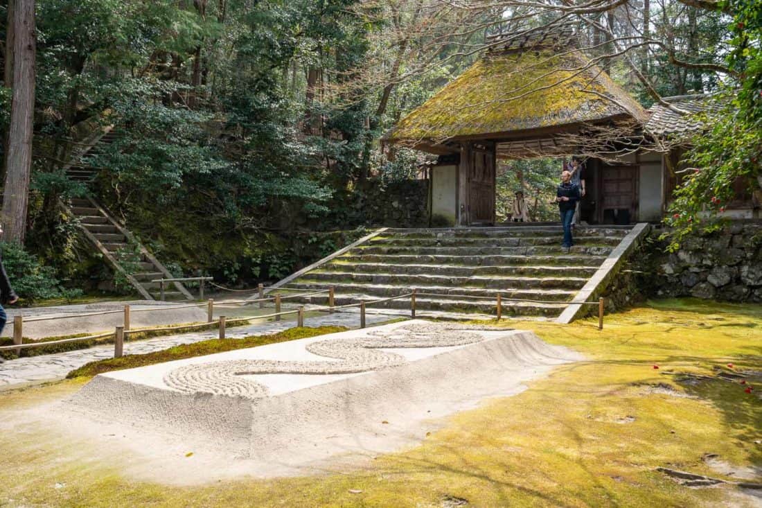 The mossy entrance gate of Honen-in one of the best quiet Kyoto temples