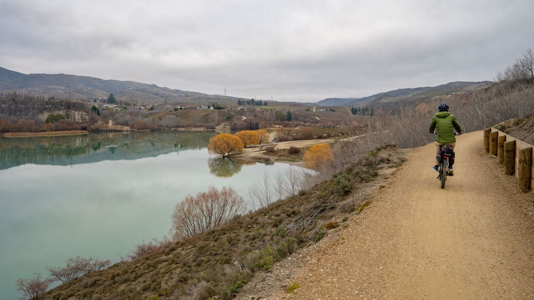 Cycling towards Bannockburn Inlet on the Lake Dunstan Trail from Cromwell to Clyde