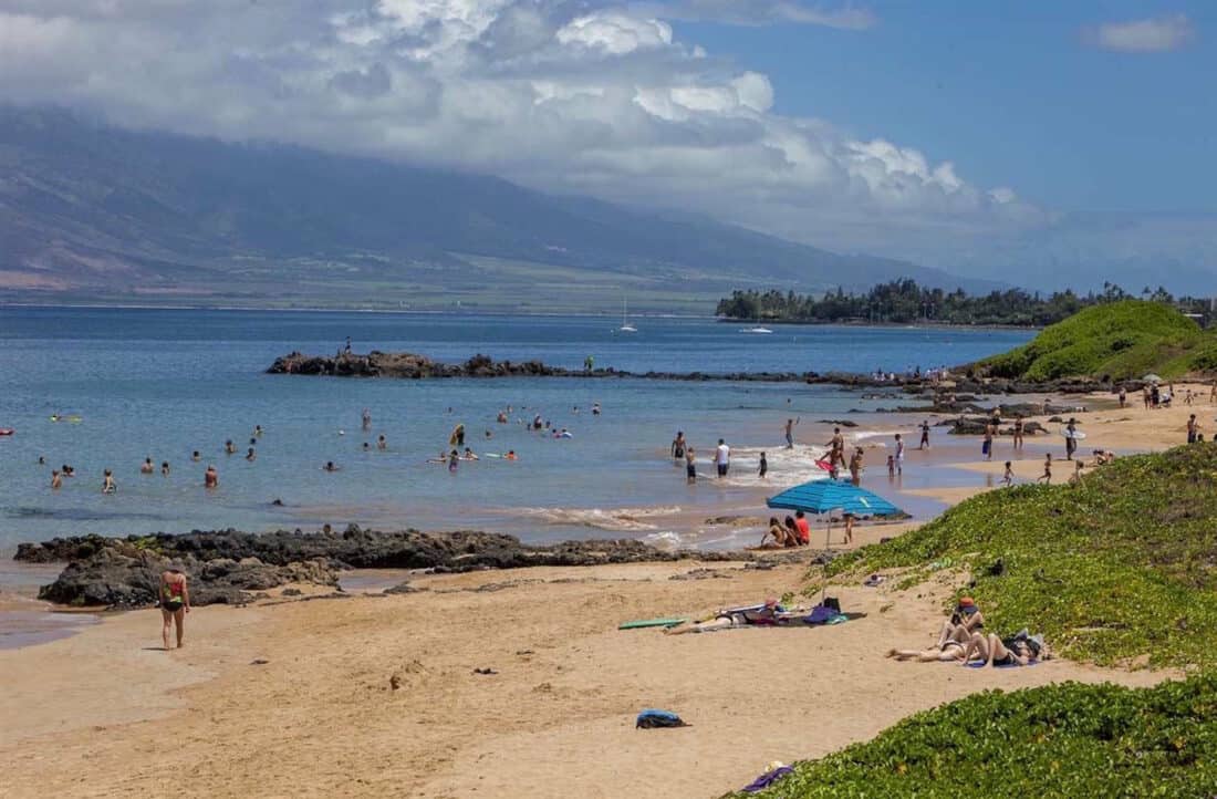 People enjoying Kamaole Beach, Maui, Hawaii, USA