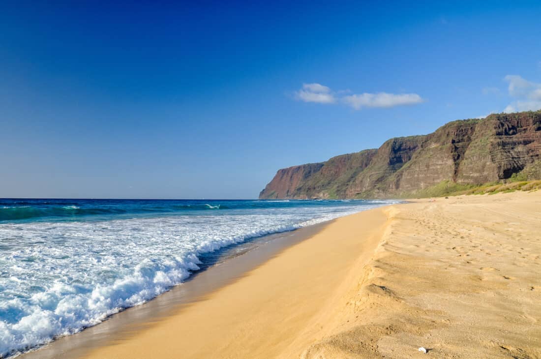 Long stretch of sand at Polihale Beach, Kauai