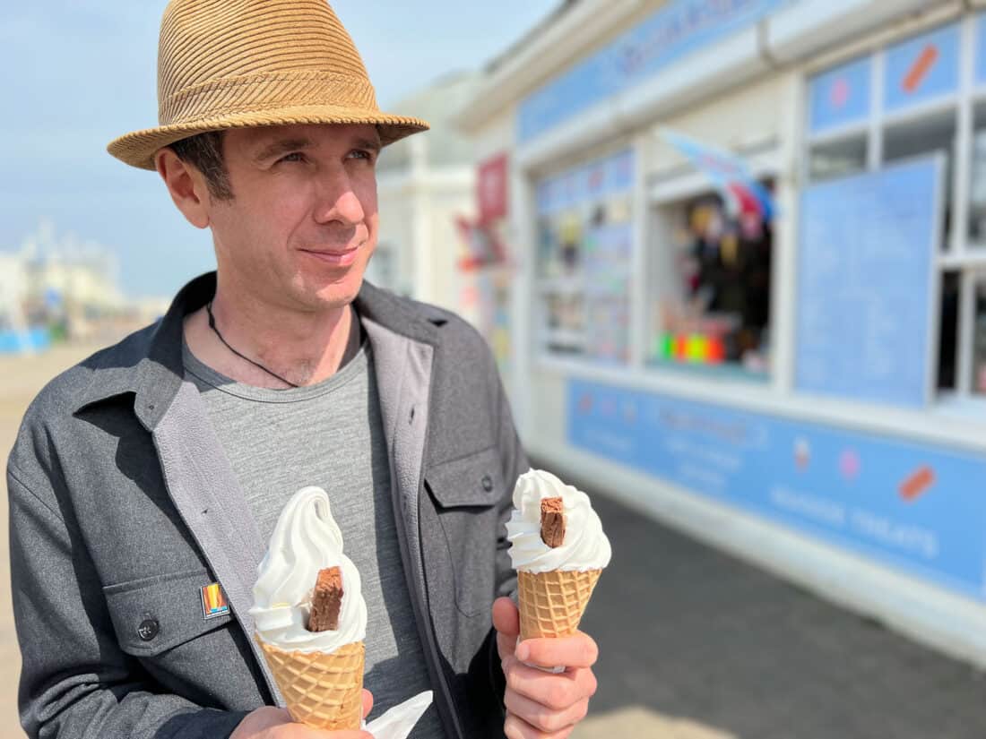 Ice cream in Worthing at Molloys on the seafront