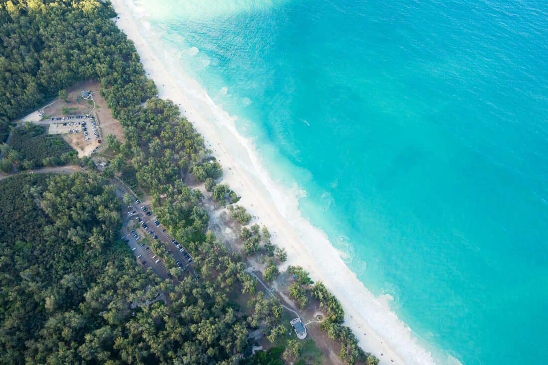 Waimānalo Beach on Oahu from above on a helicopter trip