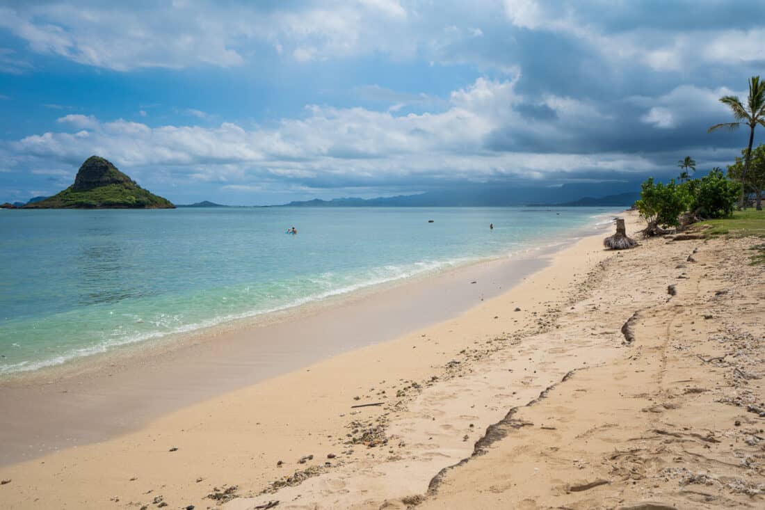 Mokoliʻi or Chinaman's Hat at Kualoa Regional Park, Oahu, Hawaii, USA