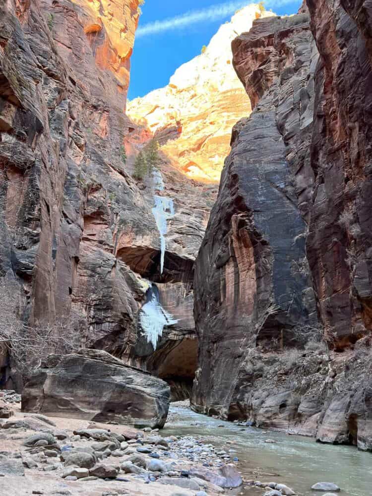 Towering sandstone cliffs with the Virgin River running inbetween, The Narrows, Zion National Park, Utah, USA