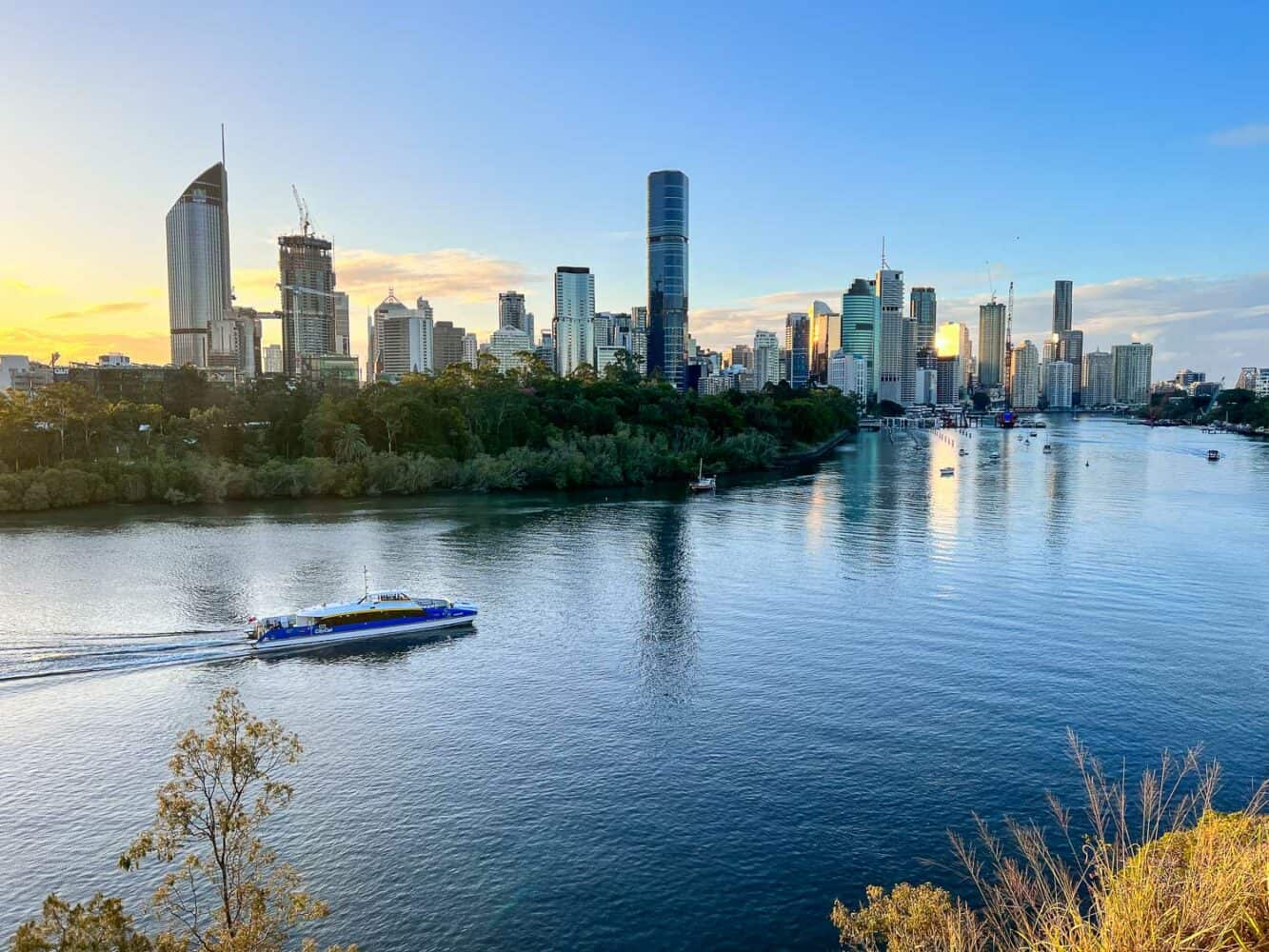 Sunset riverside view of the city at Kangaroo Point Cliffs Lookout, Brisbane, Australia