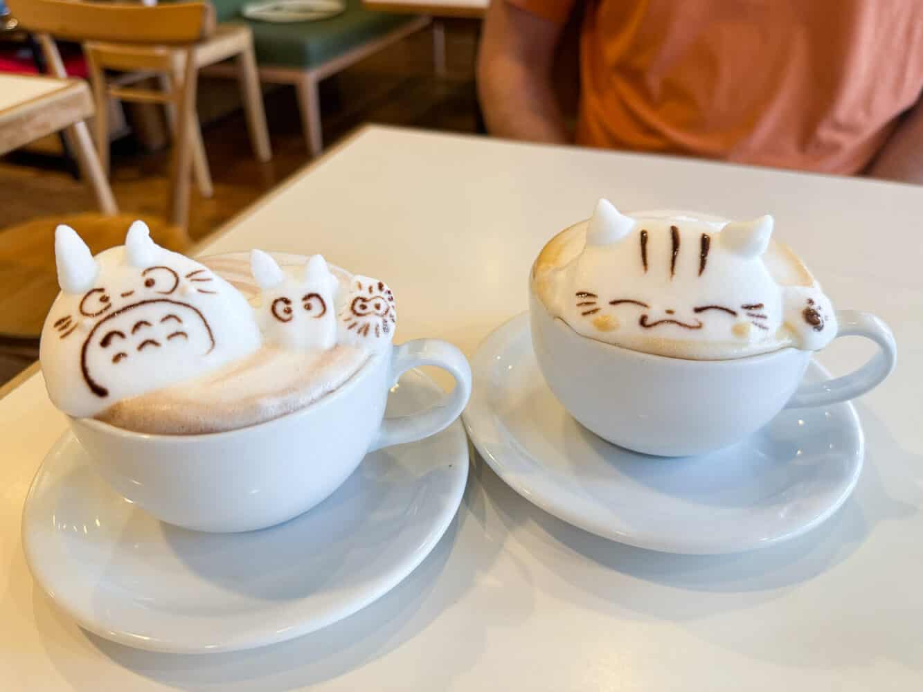 Totoro and cat 3d latte art drinks at Cafe Reissue, Tokyo