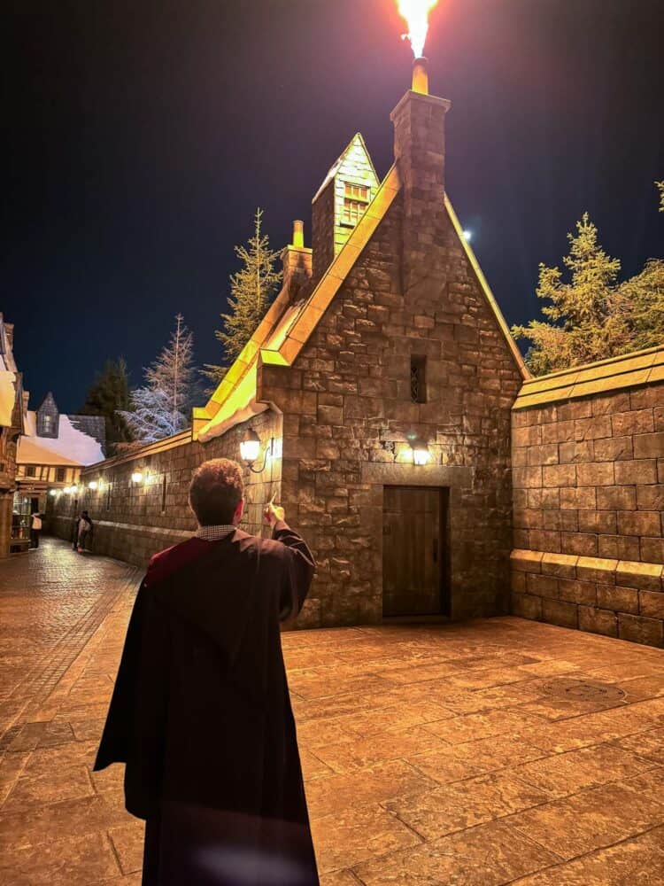 Simon doing wand magic with the incendio spell at Universal Studios Japan Harry Potter World