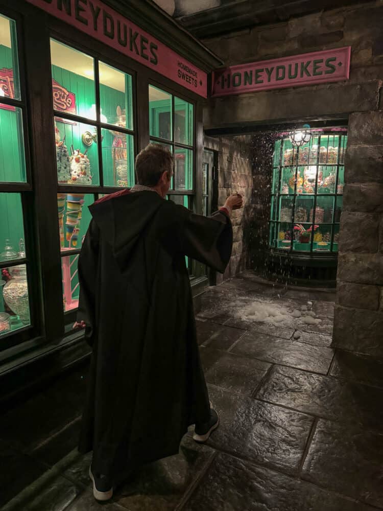 Simon making it snow in Universal Studios Japan