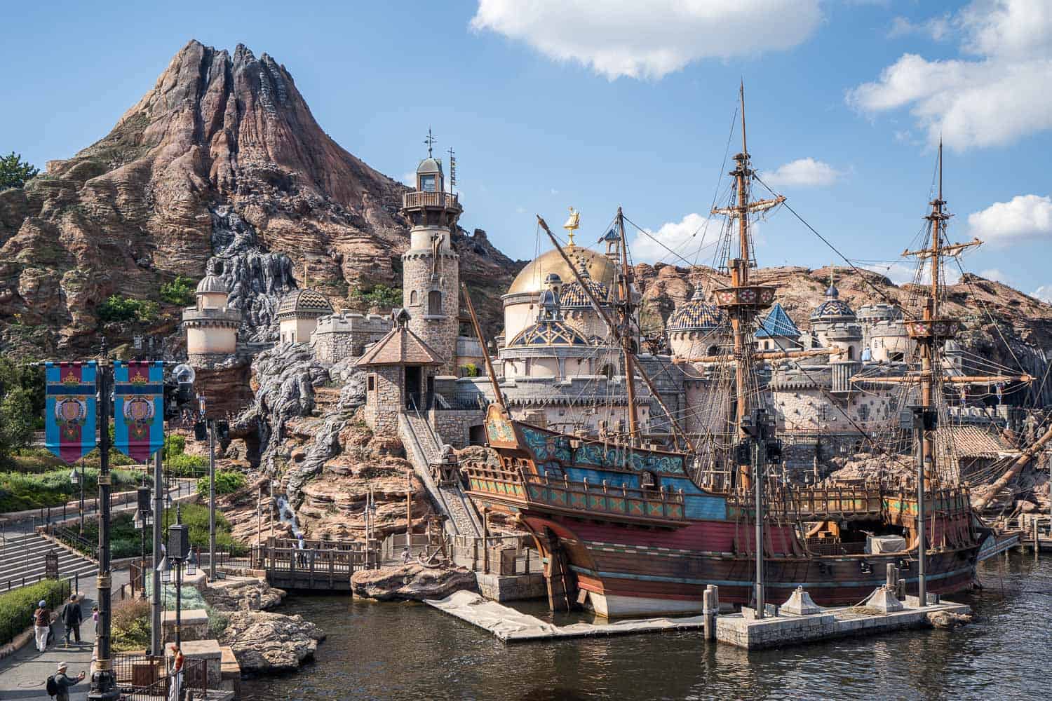 Fortress Explorations, one of the best Tokyo Disneysea attractions