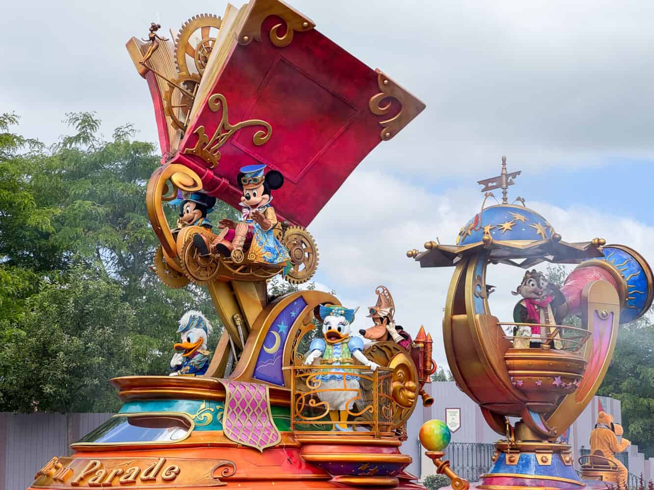 Stars on Parade at Disneyland Paris float with Mickey and Minnie