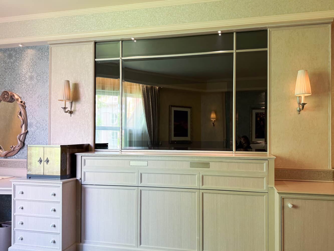 TV inside a Disneyland Hotel Paris room