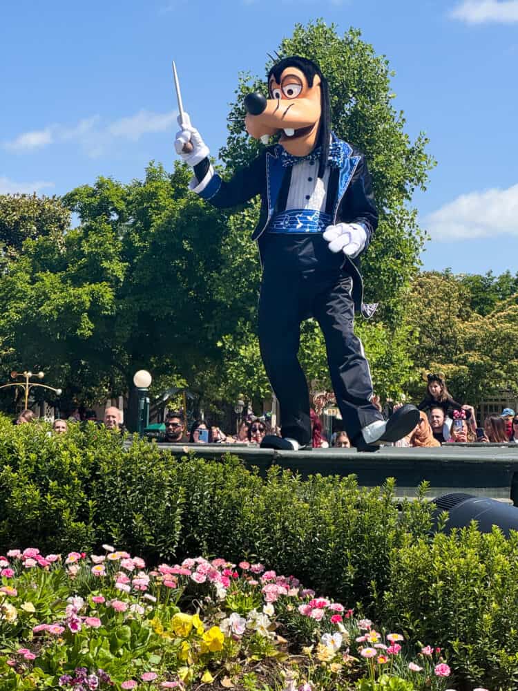 Goofy's Imaginary Orchestra as part of the Disney Music Festival at Disneyland Paris.
