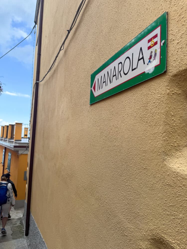 Sign to Manarola in Volastra village.