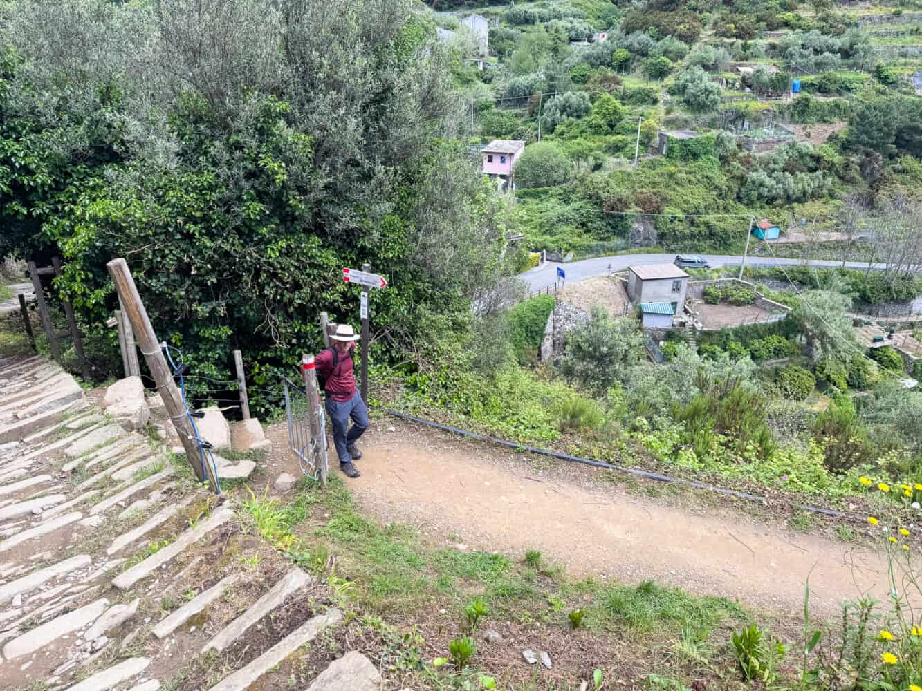 Junction on the Volastra to Manarola trail in Cinque Terre